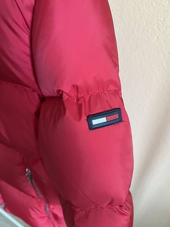 Jacken: Tommy Hilfiger Daunenjacke rot Gr. M – Gebraucht aus Bern von Happyturtle 1