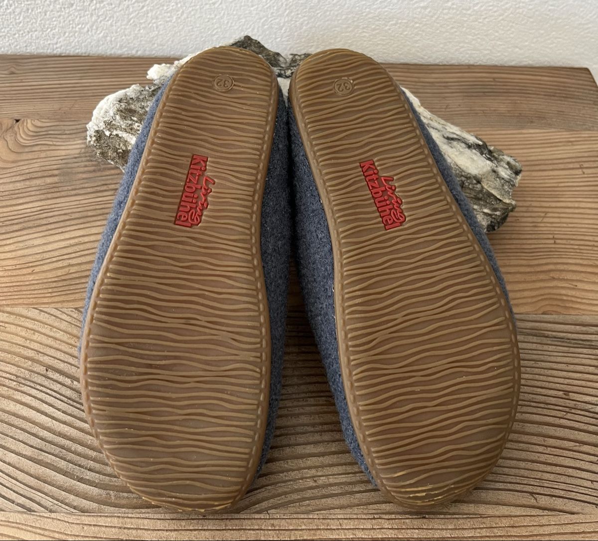 Scarpe per ragazze: Living Kitzbühel Hausschuhe Einhorn Gr. 32   – Usato da St. Moritz venduto da Oberengadin 1