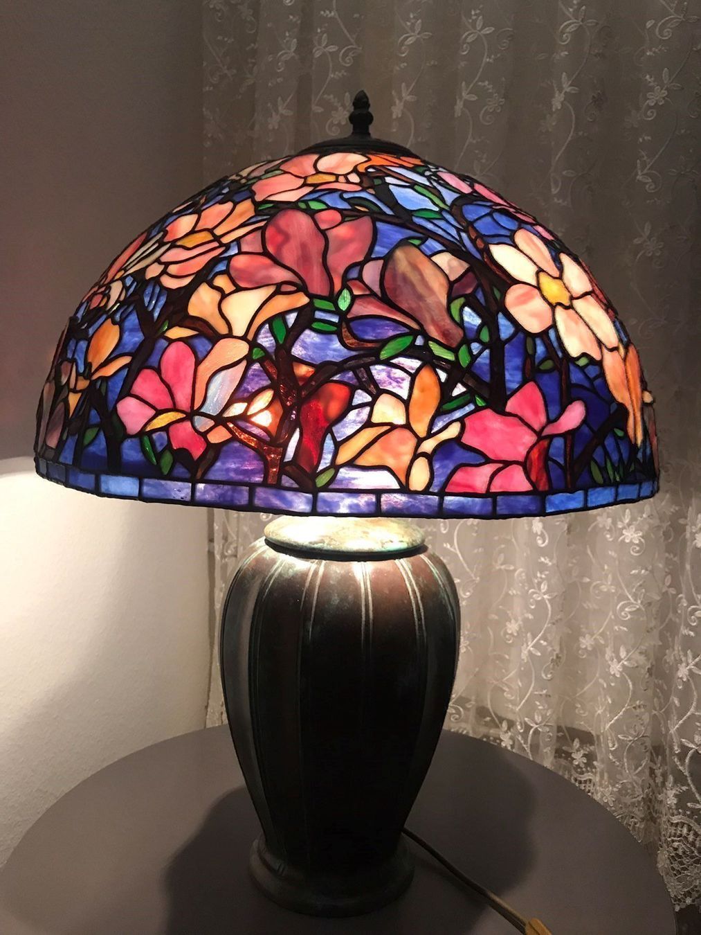 Lampade: TIFFANY GLAS LAMPE "MAGNOLIA" – Nuovo (secondo la descrizione) da Volketswil venduto da rerererarara 2
