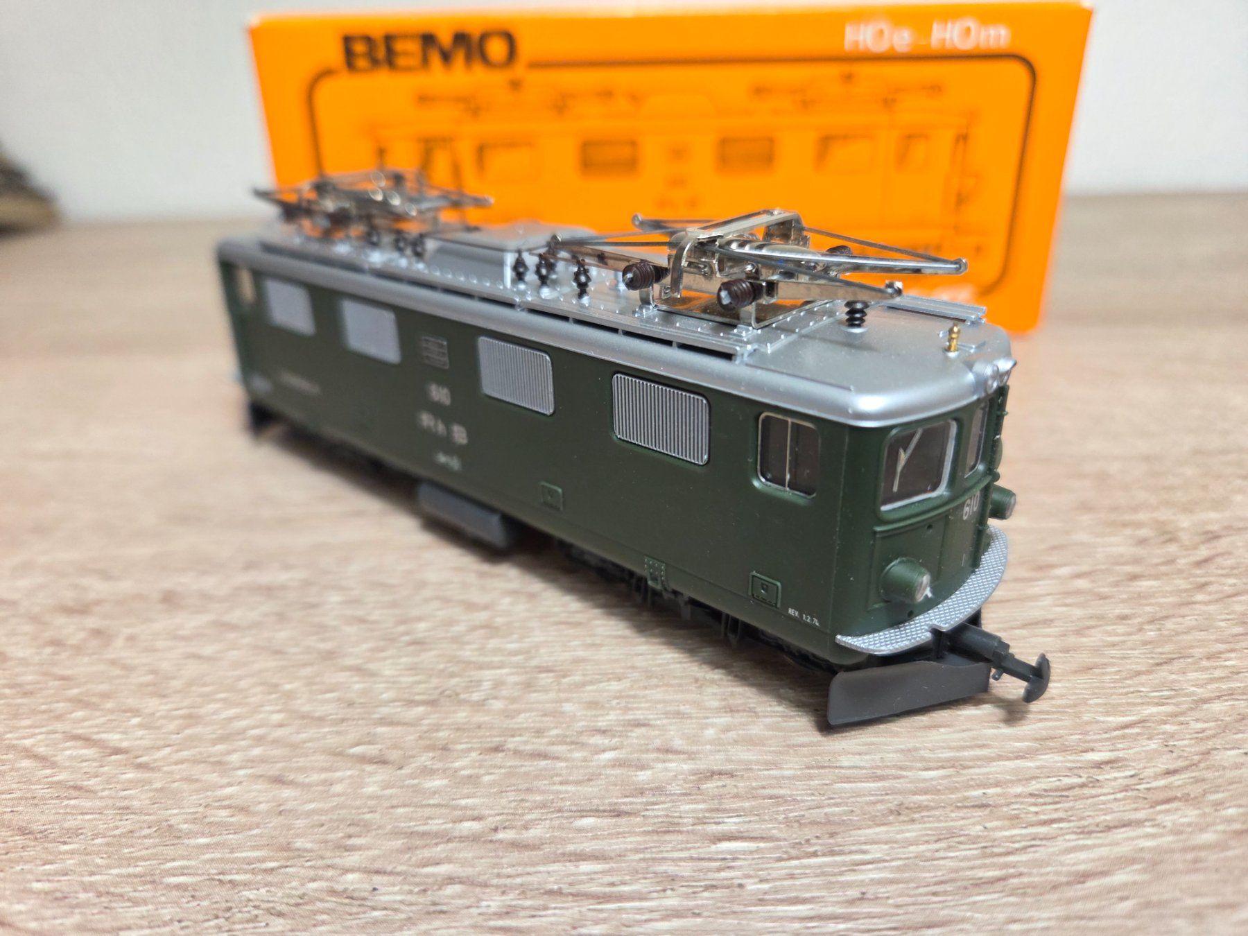 Bemo Modellini di ferrovie: Bemo 1250/10 E-Lok Viamala RhB H0m – Usato da St-Aubin-Sauges venduto da Lo_Go 3