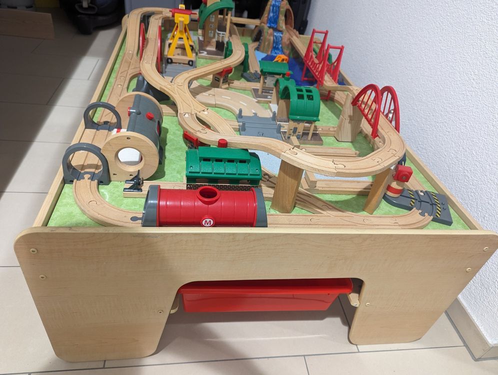 Brio Eisenbahn Mit Tisch