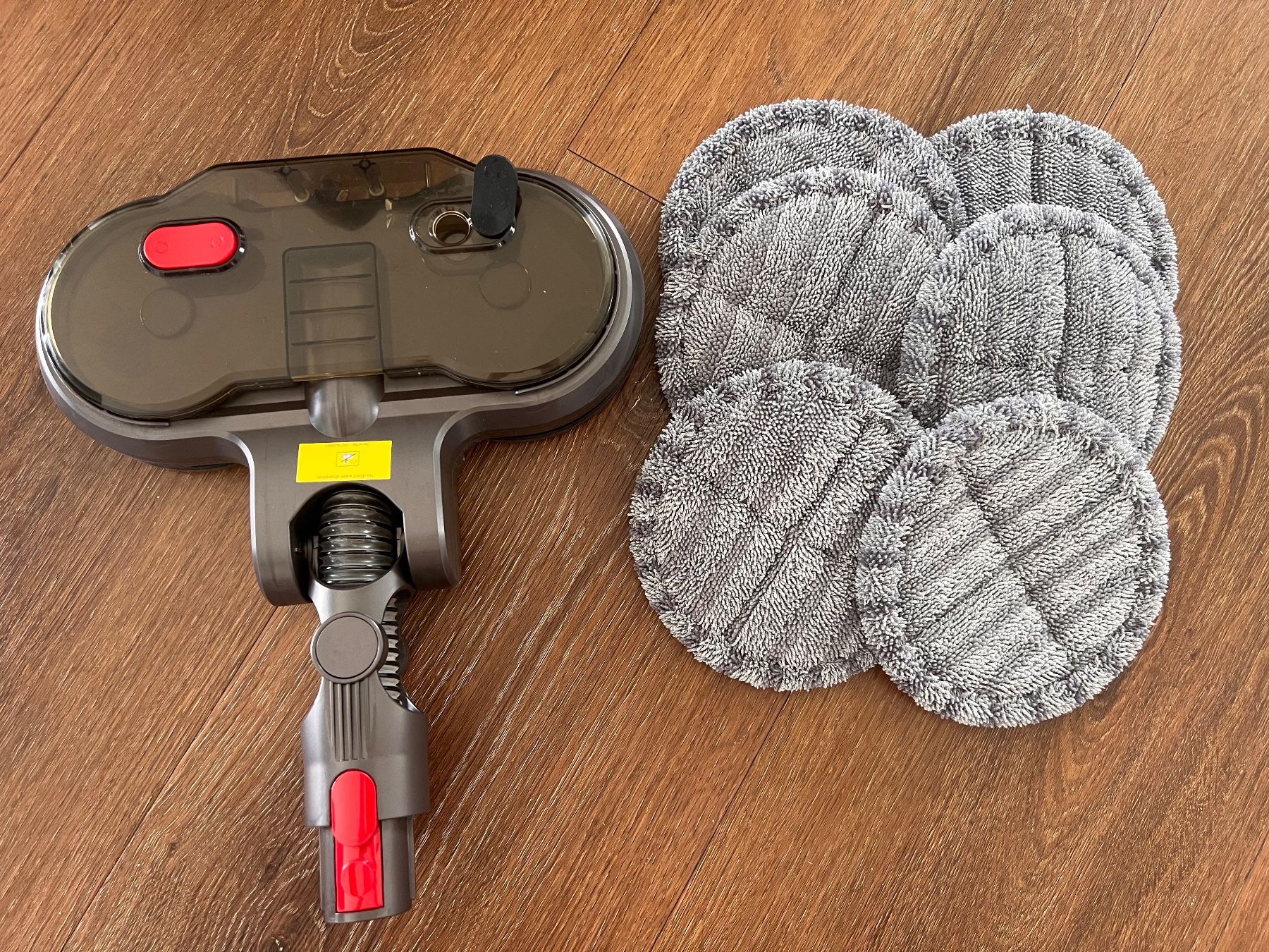 Dyson Aspirapolveri & Accessori: Dyson Wischaufsatz mit Wassertank inkl. 6 Mikrofaserpads – Usato da Zürich venduto da An_B