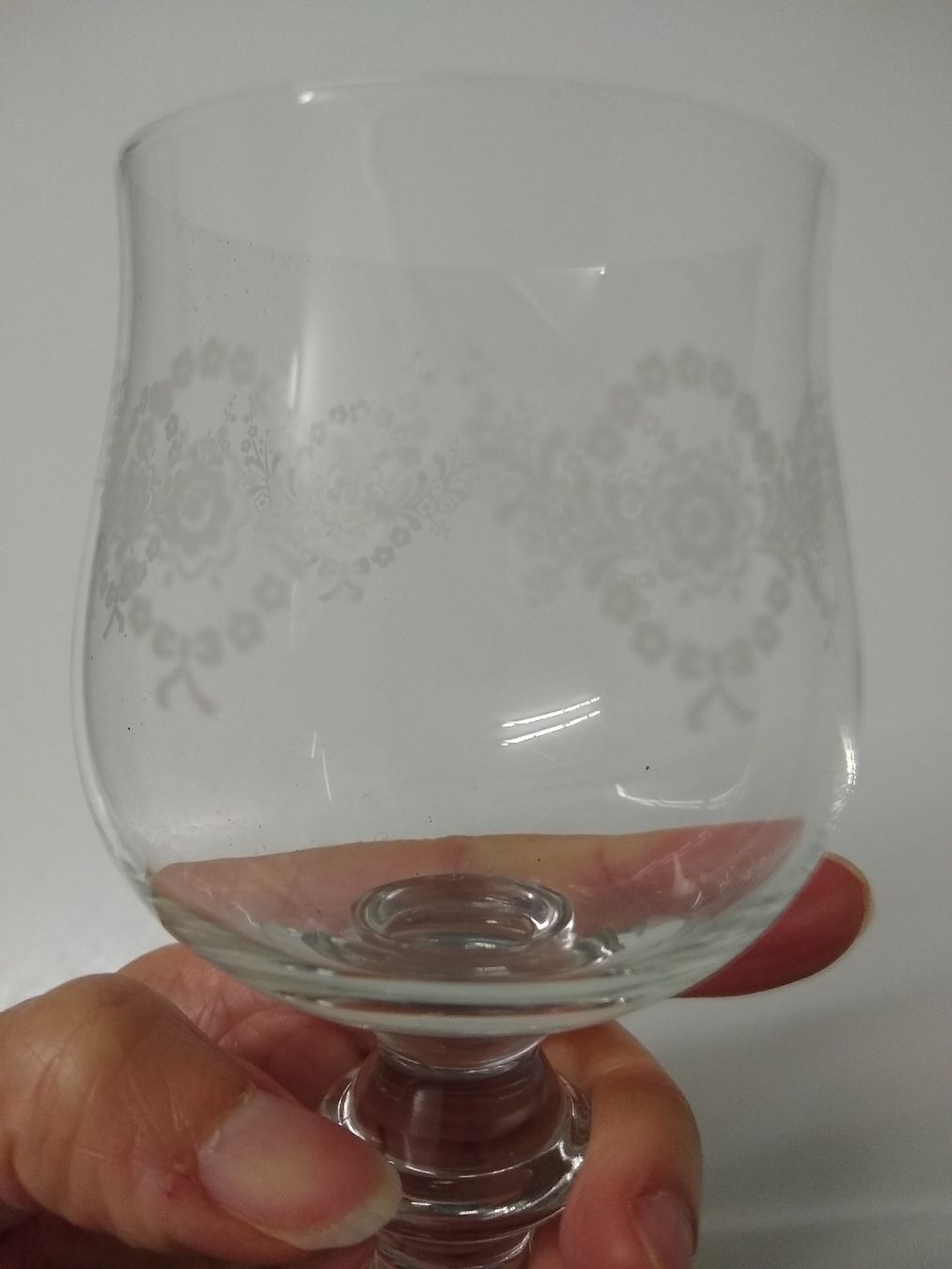 Bicchieri: 15  Wine Glasses with elegant etching – Usato da Dübendorf venduto da rol_fm6d 3