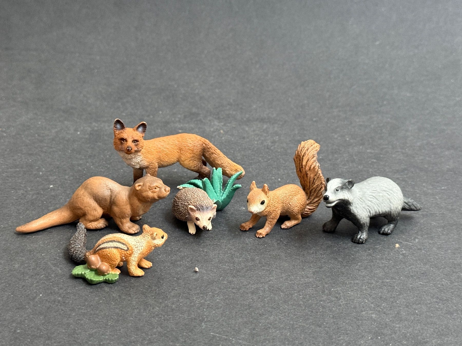 Schleich Statuette: Schleich Waldtiere Fuchs Igel Dachs Eichhörnchen Otter – Usato da Ennetbaden venduto da mapa05