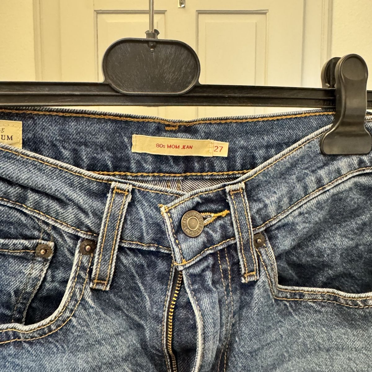 Levi's Jeans: Levi's 80s Mom Jeans, Gr. 27, blau – Usato da Baden venduto da sinaxli 2