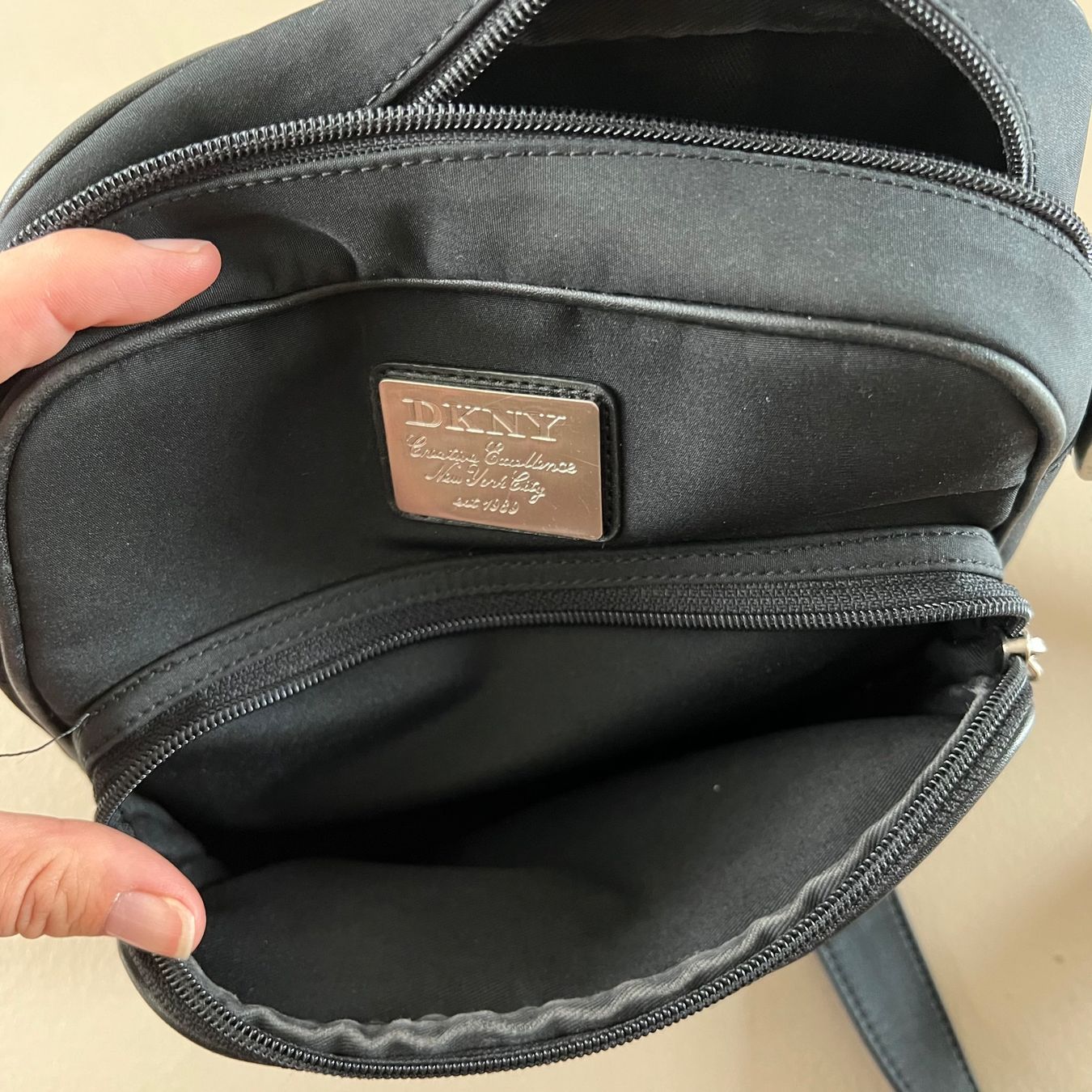 DKNY Borse da donna: DKNY Umhängetasche 🖤 – Usato da Zürich venduto da ClosetQueen 7