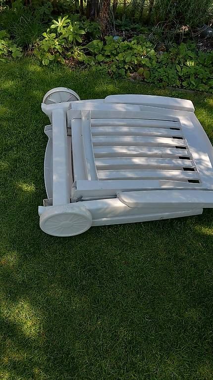 Chaises longues: Liegestuhl mit Kissen – D'occasion à Thun par Lexu4444 4