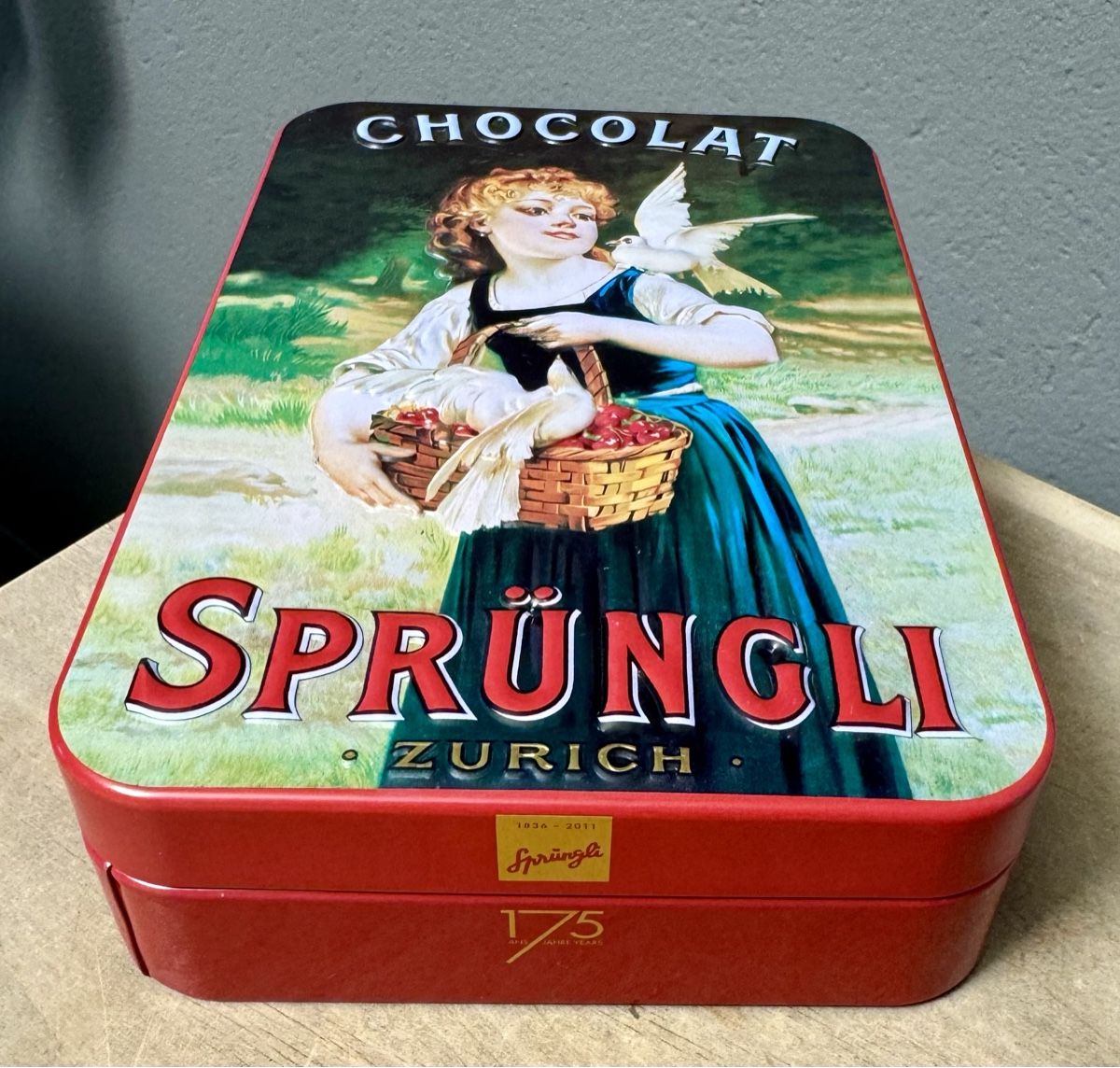 Sonstige Dekorationen & Accessoires: Jubiläums Blechdose Confiserie Sprüngli – Gebraucht aus Rothrist von Luckywinner 2