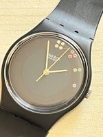 Schwarze Swatch Damenuhr mit Steinchen, Top Zustand!