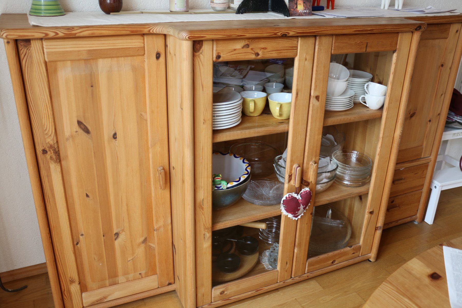 Ikea Schränke: Geschirrschrank – Gebraucht aus Meisterschwanden von the_p9l8