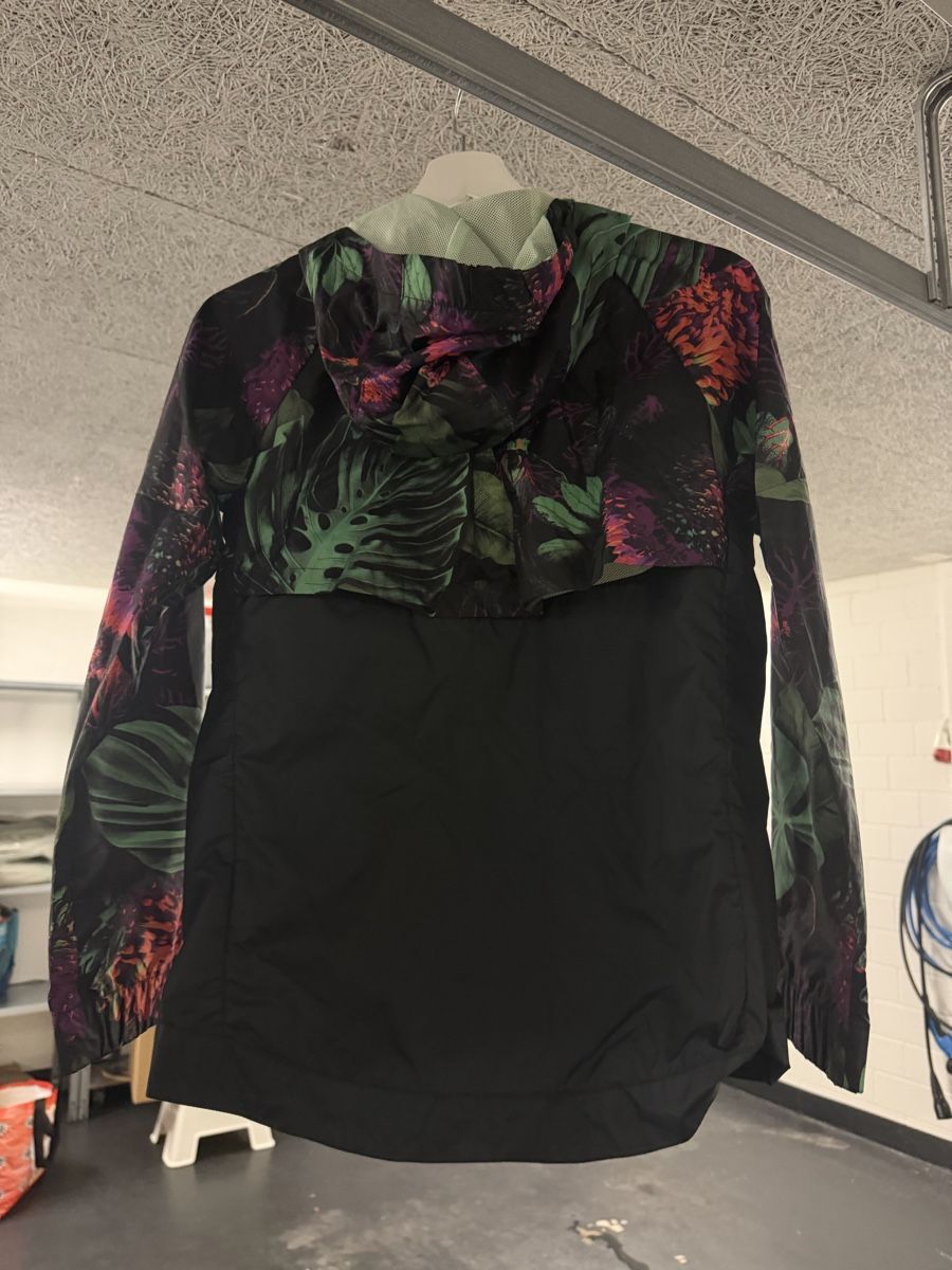 Nike Giacche: Nike Windbreaker Jacke  – Nuovo (secondo la descrizione) da Freienbach venduto da dan_9rjy 3