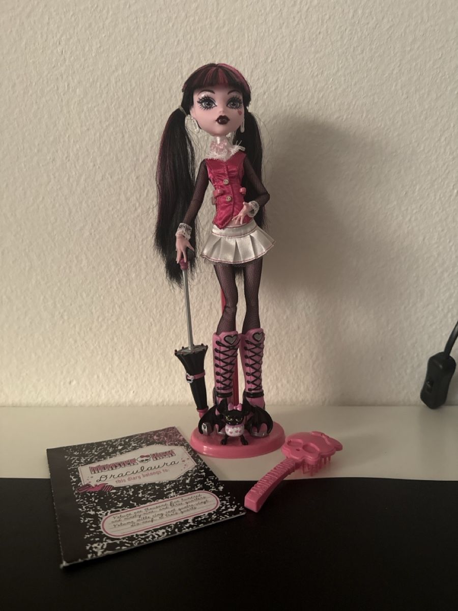 Puppen: Monster High Draculaura Creeproduction – Neu (gemäss Beschreibung) aus Altstätten SG von hsc_7wn6