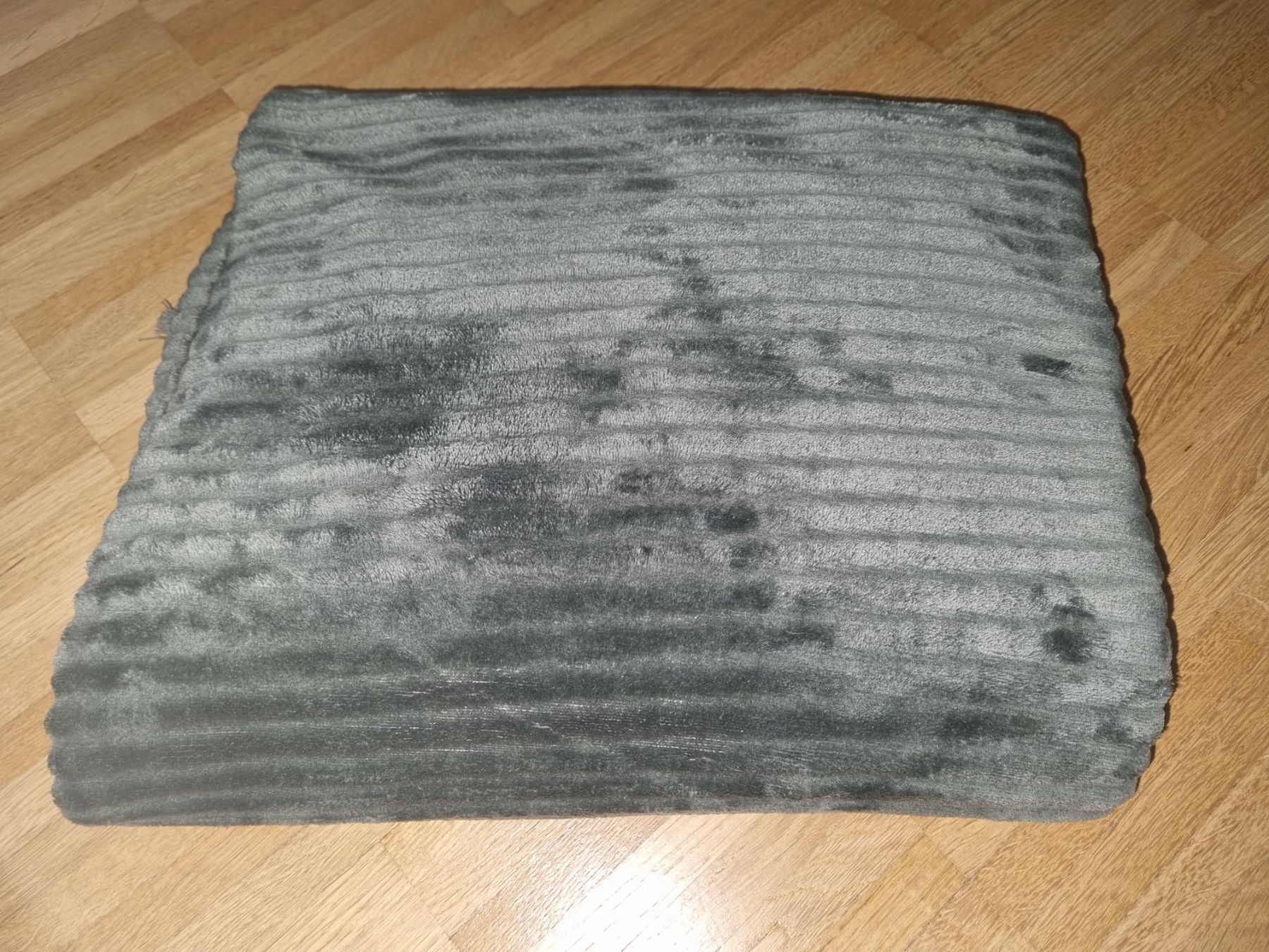 Decken: Kuscheldecke dunkelgrün – Neu (gemäss Beschreibung) aus Zofingen von Felpa