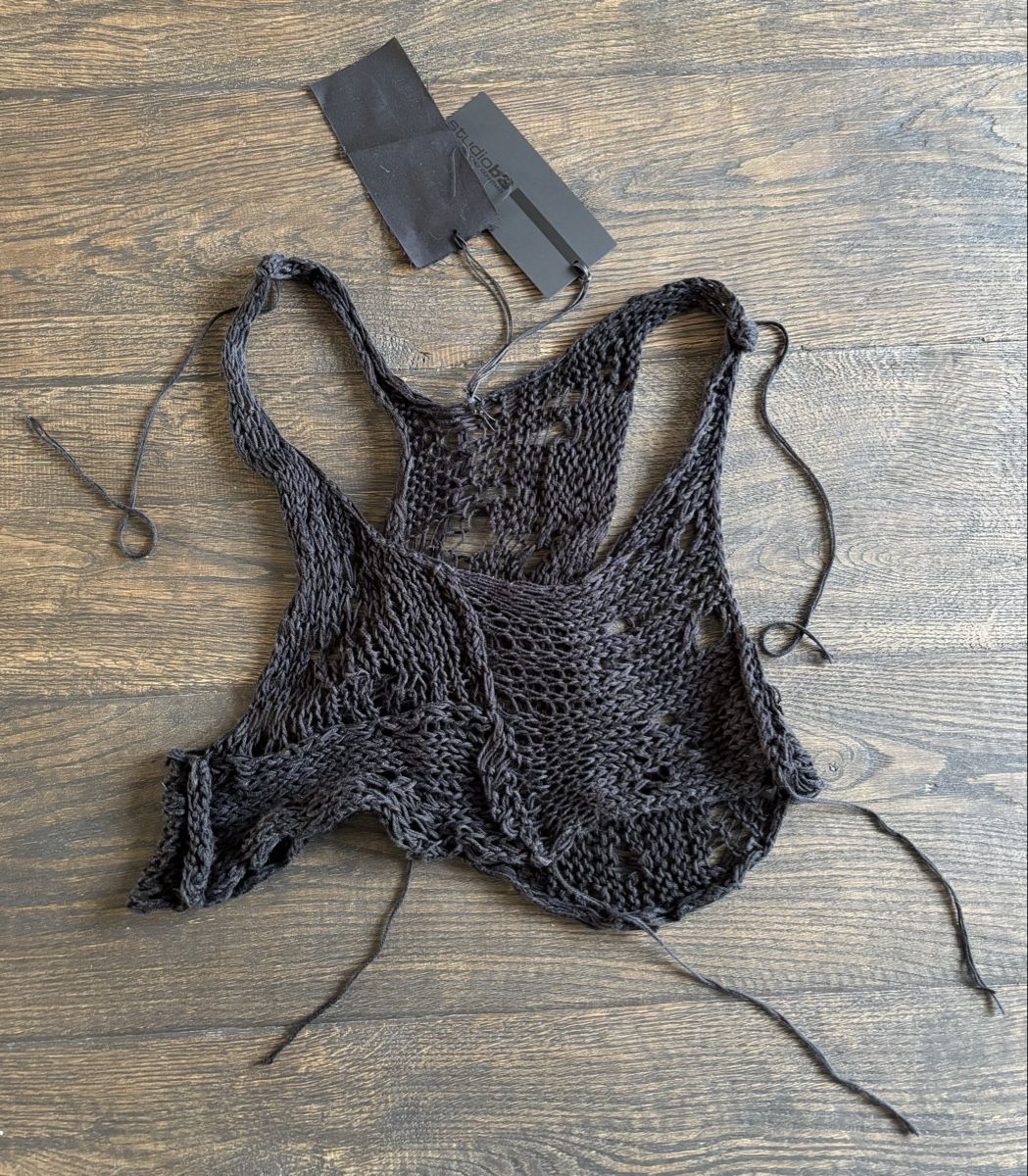 Top: Studio B3 Ebe Top, Black, One Size – Nuovo (secondo la descrizione) da Erlenbach ZH venduto da verbena_mint 3