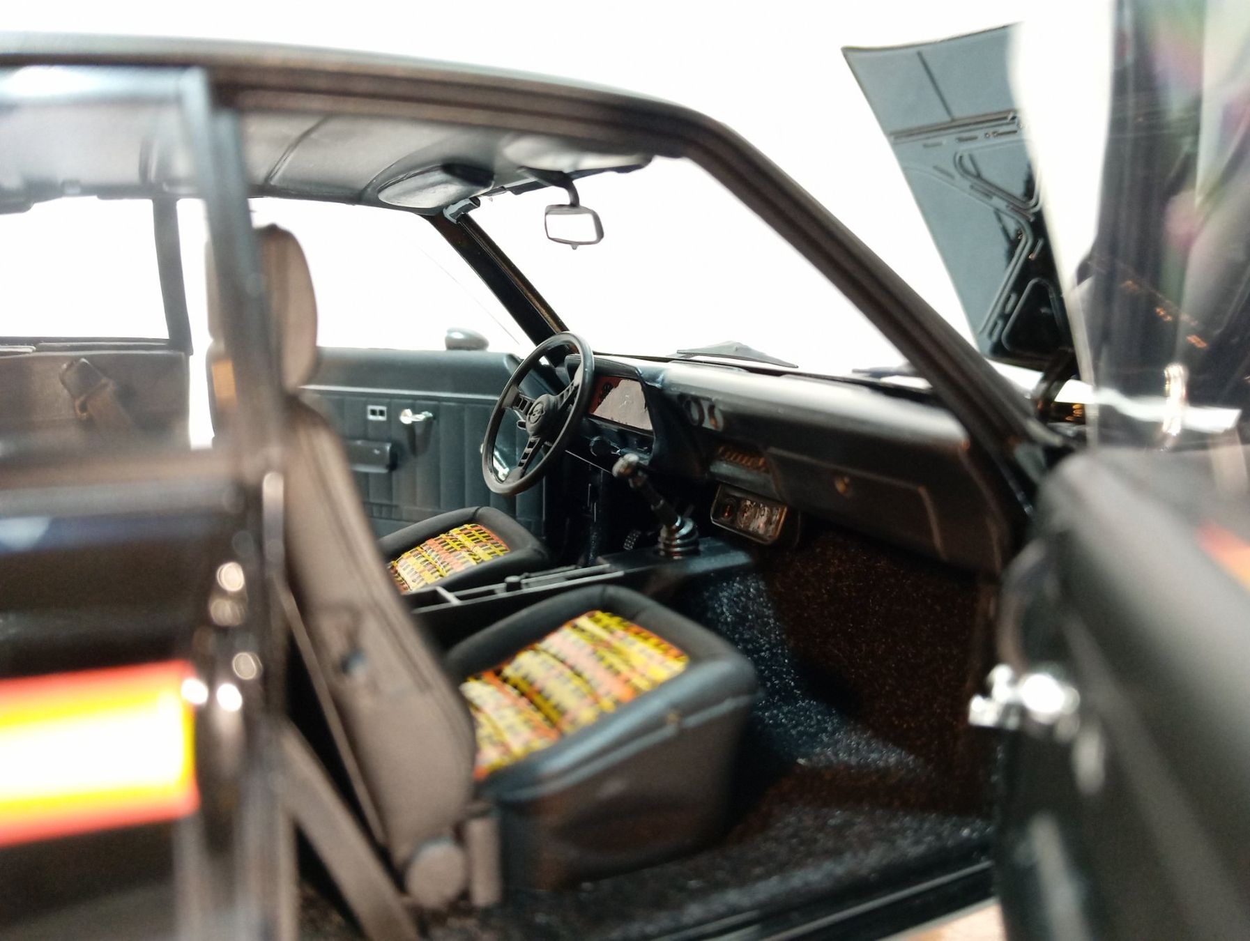 Norev Modellini d'auto: Opel Manta GT/E Black Magic – Nuovo e nell'imballaggio originale da Huttwil venduto da Secondtrain 5