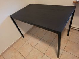 Ikea Tisch schwarz schlichtes Design in gutem Zustand