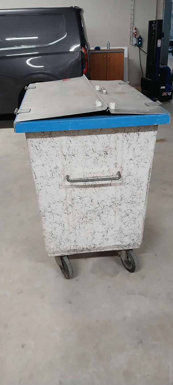 Eléments de bureau: Abfallcontainer – D'occasion à Boswil par S.Bieri12 1