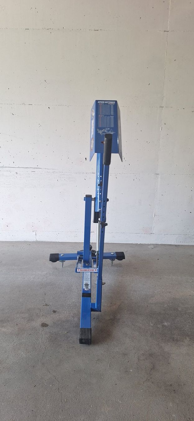 Musikinstrumente: Louisville Slugger Blue Flame Pitching Machine – Gebraucht aus St. Margarethen TG von Tiggerpooh01 1