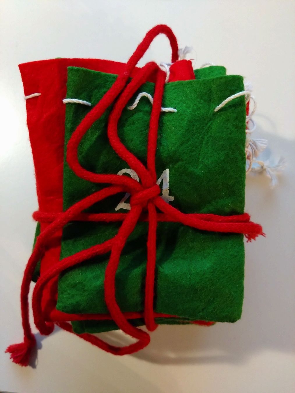 Kalender: Adventskalender rot grün – Gebraucht aus Unterlangenegg von SteWue