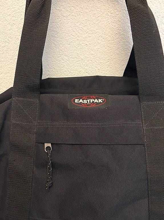 Zaini: Eastpak Rucksack Reisetasche Schwarz – Usato da Winterthur venduto da sto_n6lj 1