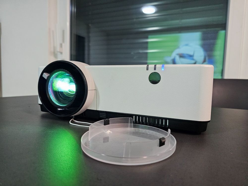Projector NEC ME403U for game and home cinema. like New (Gebraucht) in ...