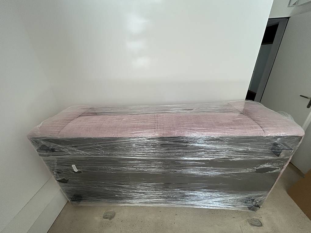 Sofas: Couch, Sofa, Polstergruppe, rosa – Gebraucht aus Basel von Maar 1