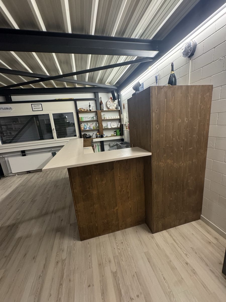 Equipement de magasin & Foires: Bartheke aus Holz inkl. Kühlschrank eigenbau – D'occasion à Sursee par sim_meier 2