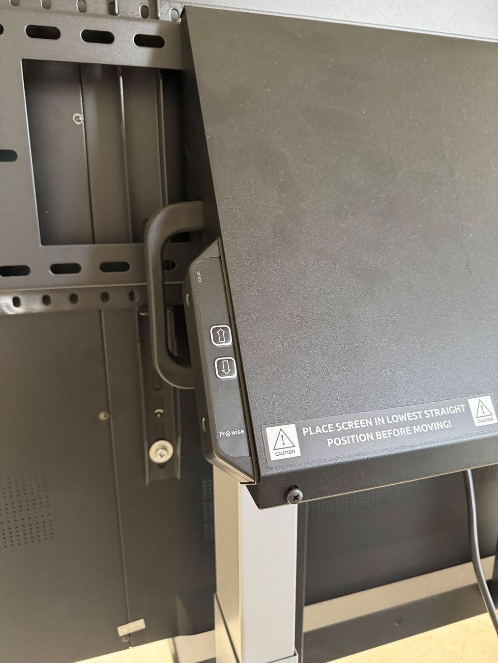 Ecrans: Prowise 85" Touchscreen mit Mobile Lift – D'occasion à Beringen par Palmberg 4