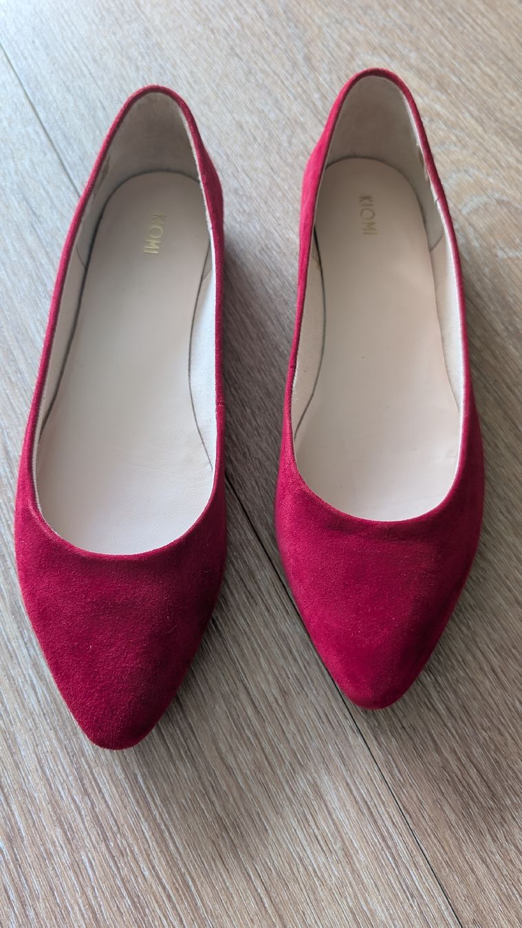 Chaussures femmes: Bright red suede leather flats – D'occasion à Ettingen par hms_w27b