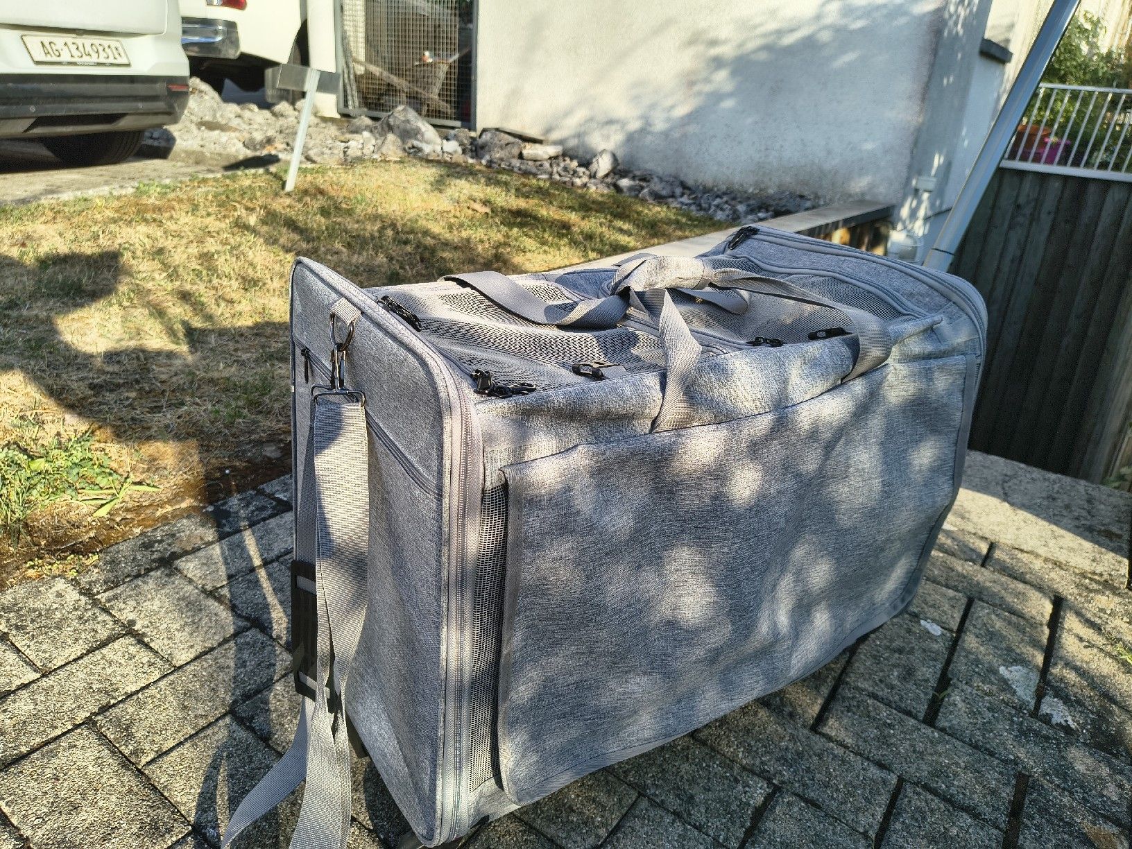 Liege- & Schlafplätze: Tier Transport Box, Ziehwagen mit Rollen – Gebraucht aus Hausen AG von Land.Ei 1