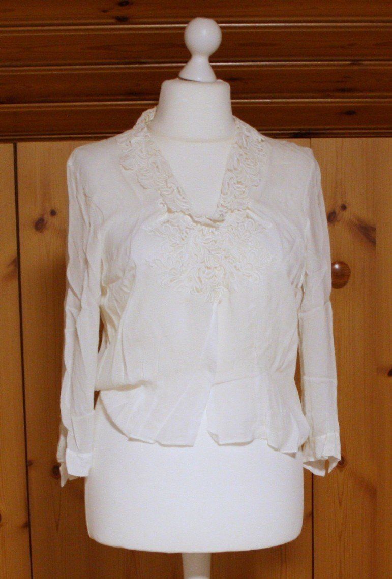 Camicette: Bluse mit Spitze weiss Gr. L – Usato da Flüelen venduto da Diversicum-Vintage