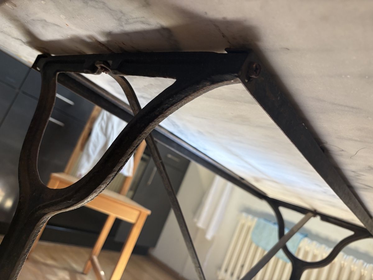 Tavoli: Tisch mit Marmorplatte und Metallgestell – Usato da Zürich venduto da der_einheizer 3