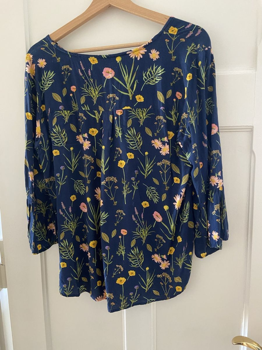 Tom Tailor Camicette: Damen Bluse Tom Tailor blau Blumenmuster Grösse 36 – Usato da Bern venduto da rah_fpy5 2