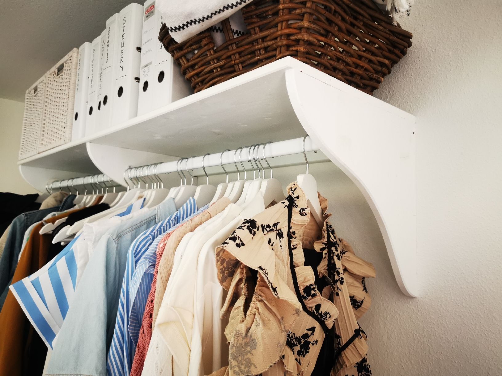 Garderobe: Garderobe / offener Kleiderschrank – Neu (gemäss Beschreibung) aus Arbon von Sunna1 3