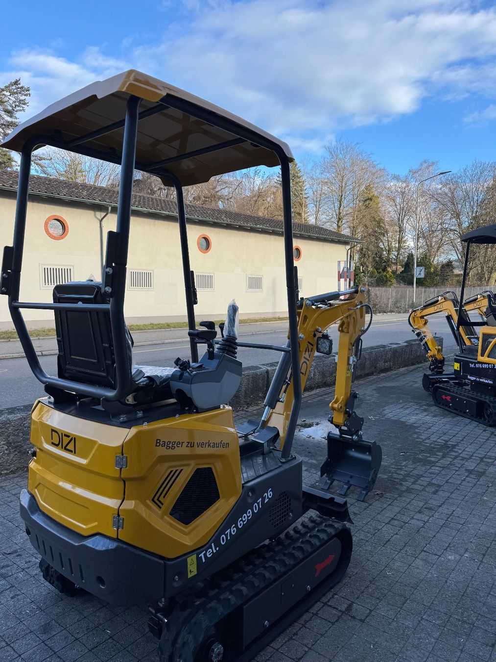 Excavateurs: Bagger 1.2T GANZ NEU – Neuf avec emballage d'origine à Biel/Bienne par inf_p8rh 5