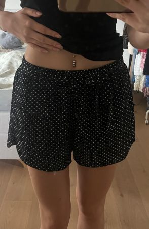 Brave Soul Shorts, Grösse S, Schwarz mit Pünktchenmuster
