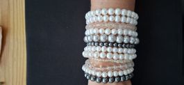Schmuckset Perlen Armbänder Damen neuwertig / 12 Armketten