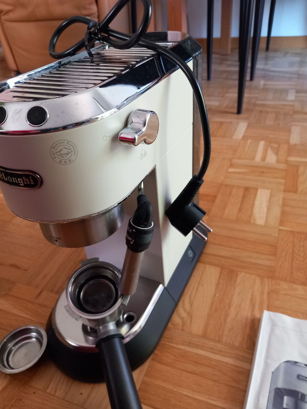 De'Longhi Macchine per caffè & Macchine per espresso: Kaffeemaschine  – Usato da Hinwil venduto da and_w2kg 3