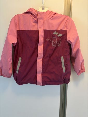Gefütterte Regenjacke 128