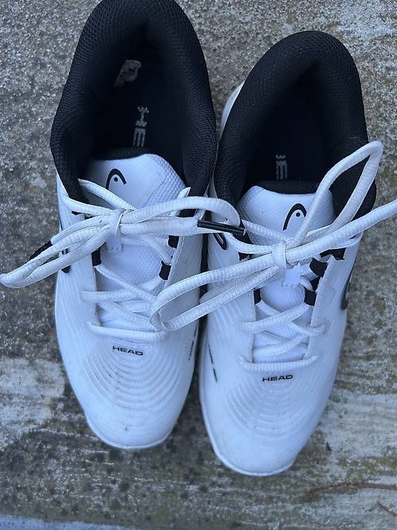 Schuhe für Jungen: Chaussure pour tennis – Gebraucht aus Corcelles-pres-Concise von Dilem