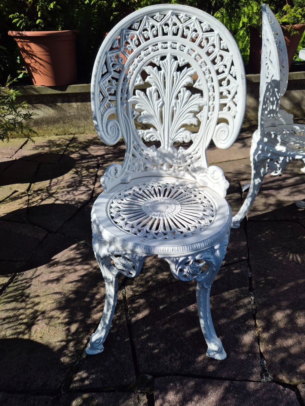 Set di tavolo e panche: Gartensitzgruppe weiss Metall – Usato da Speicher venduto da Ramtha1 2