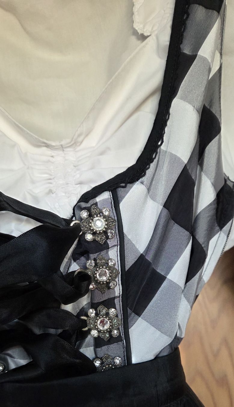 Robes: Dirndl Marjo Grösse 36  – D'occasion à Boniswil par Motze0 3