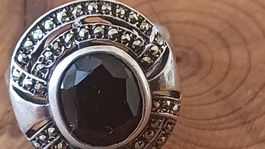 Schöner Fingerring mit Stein