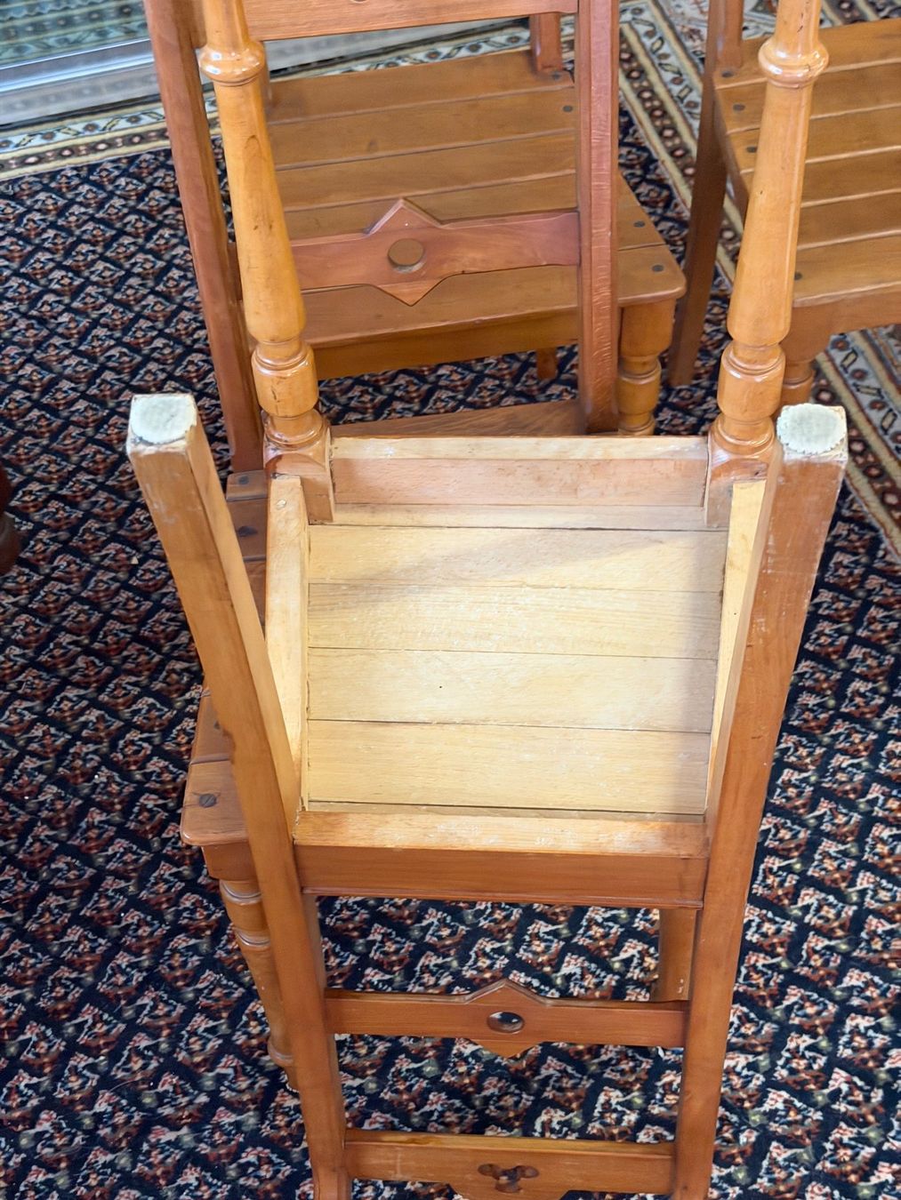 Chaises: 4 alte Holzstühle – D'occasion à Ebikon par Berku 4