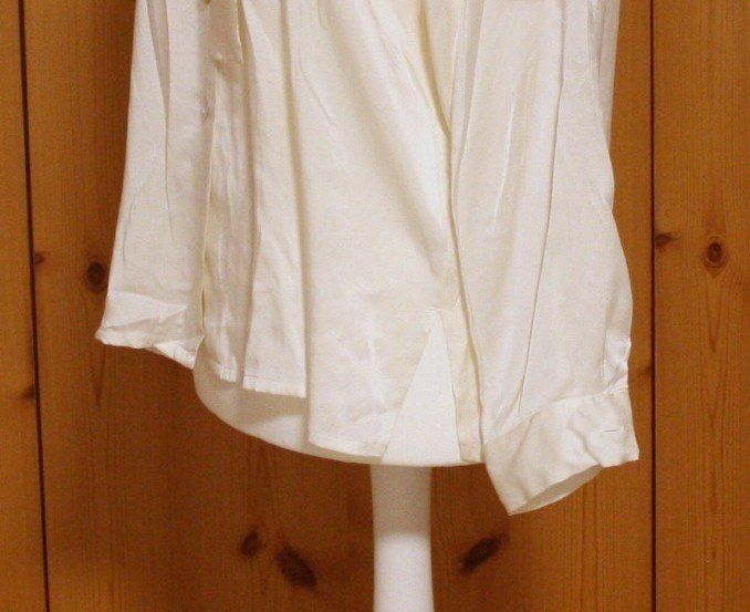 Camicette: Bluse Satin eierschale Gr. L – Usato da Flüelen venduto da Diversicum-Vintage 3