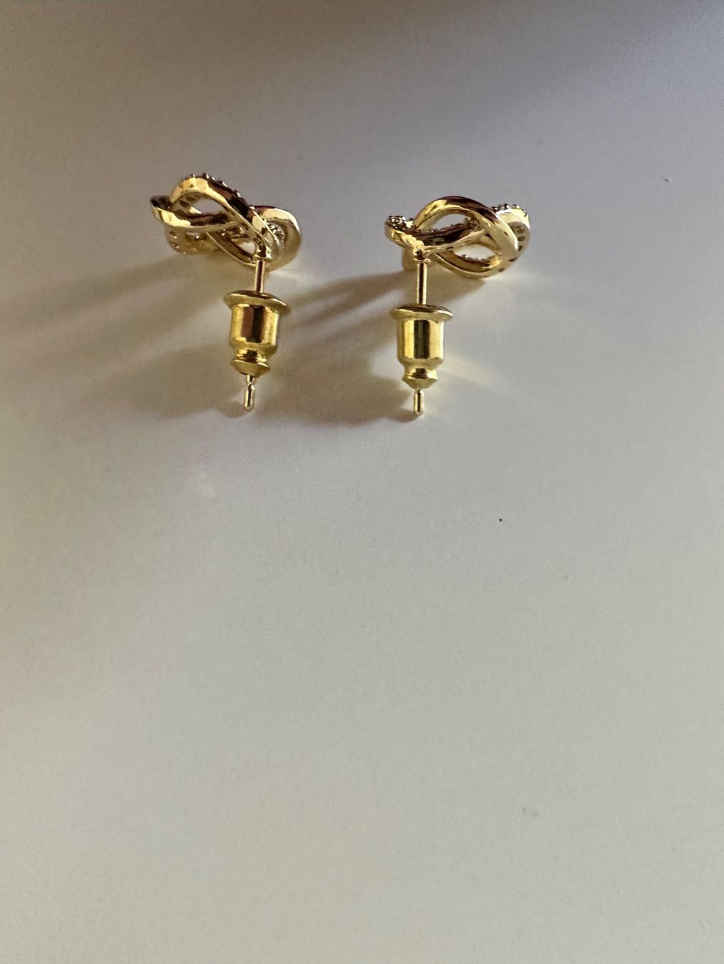 Orecchini pendenti & Orecchini a lobo: Goldene knotenform Ohrstecker – Usato da Adliswil venduto da kik_9xns 3