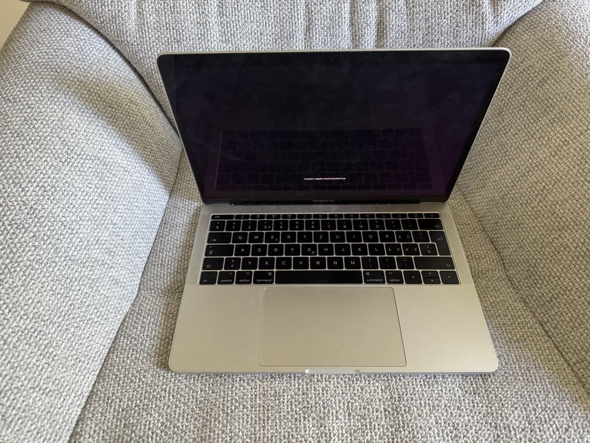 Apple Notebook: MacBook Pro 13 – Difettoso da Adliswil venduto da Busys