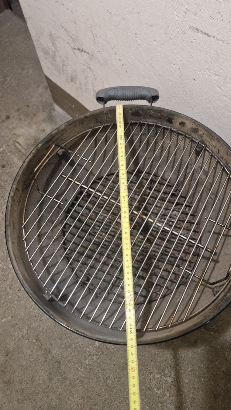 Weber Griglie: Weber Holzkohlegrill Ø47cm – Usato da Bern venduto da lea_f857 1