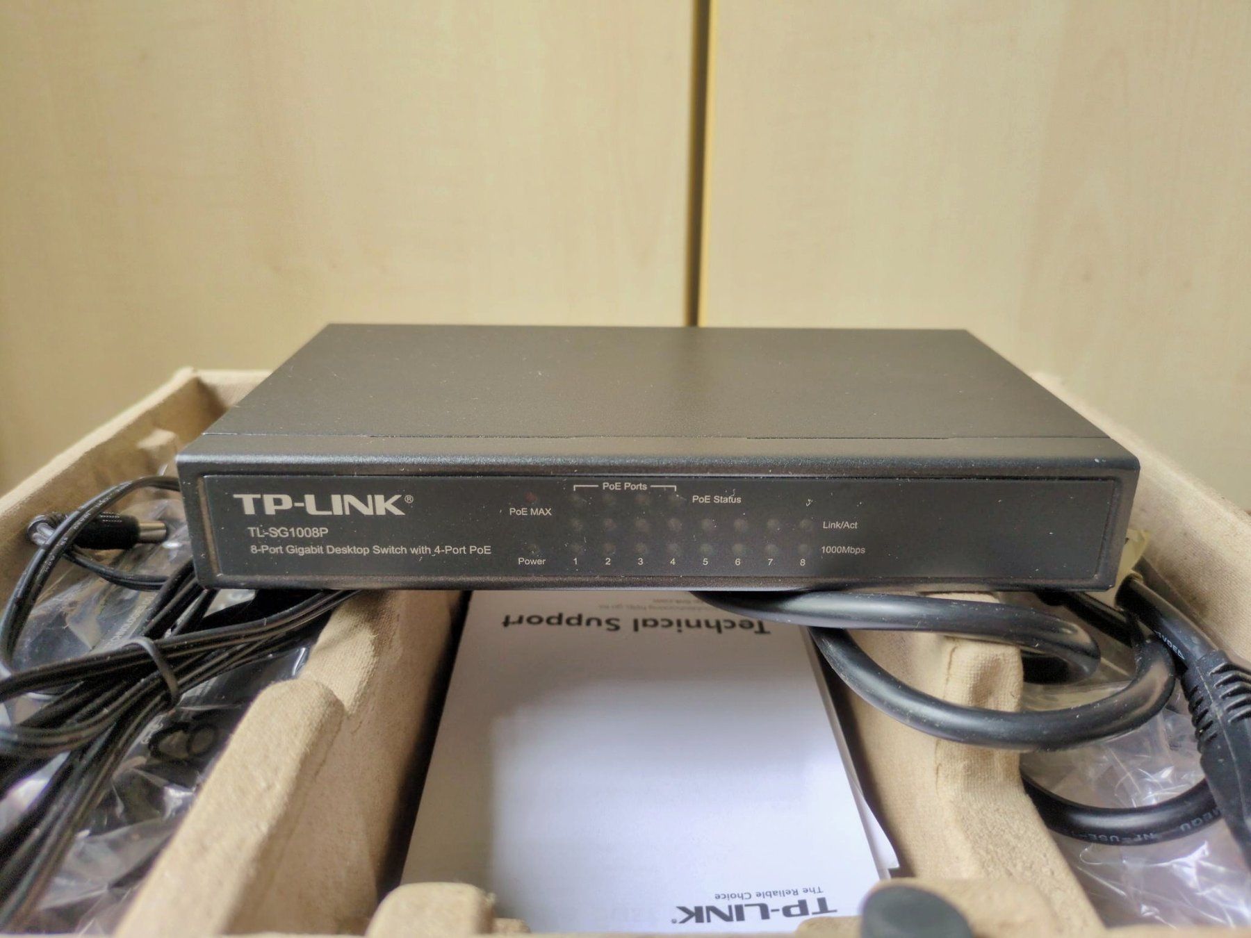 TP-Link Hub & Switch: TP-LINK TL-SG1008P 8-Port Gigabit Switch – Nuovo (secondo la descrizione) da Langenthal venduto da YElektra 1
