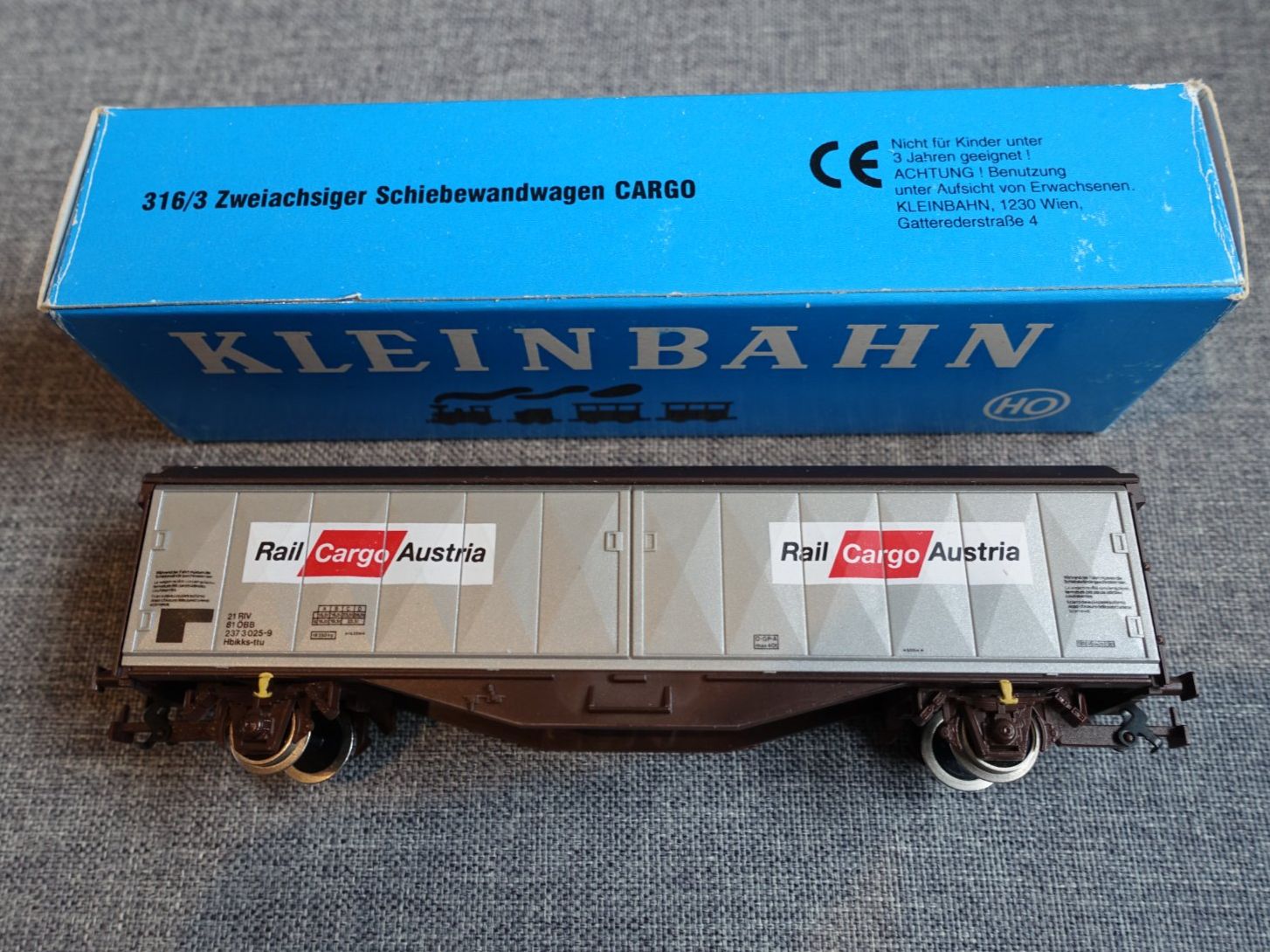 Kleinbahn Modellini di ferrovie: KLEINBAHN No. 316/3 ÖBB Schiebebandwagen "RailCargo Austria" – Usato da Wallbach venduto da Sarrows 1